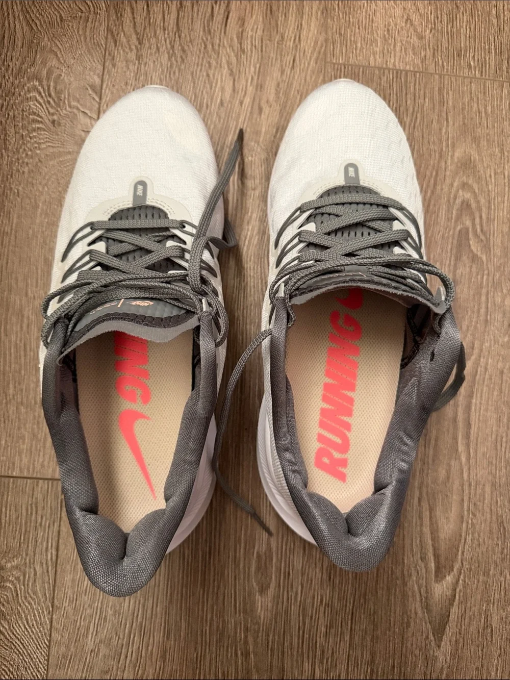 Nike WMNS Air Zoom Vomero 14 in Pure Platinum and Crimson Tint